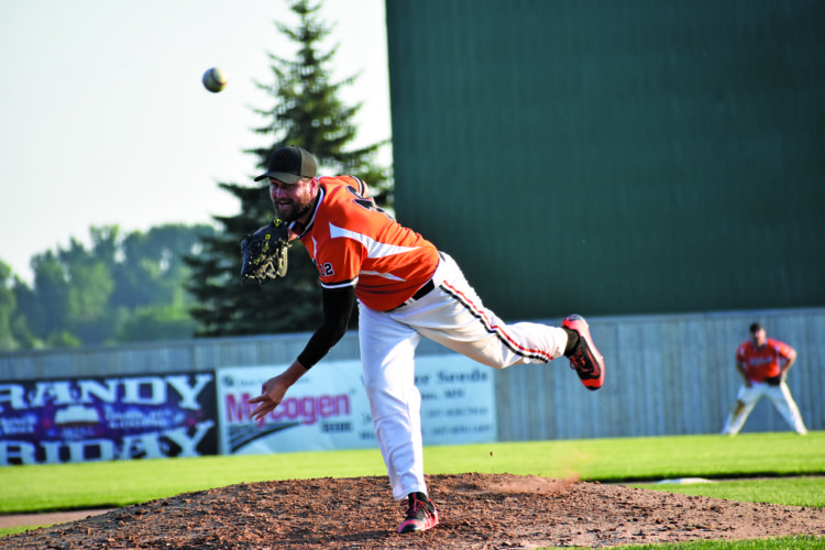 AMATEUR BASEBALL: In command | News, Sports, Jobs - Marshall Independent
